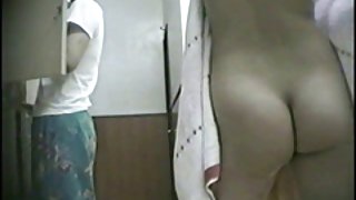 罗森，赛伦都在房间里色情电视的间谍两个男人，
