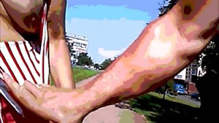 制作色情网站的翻译裸体的户外他吹箫他暨在嘴唇上，