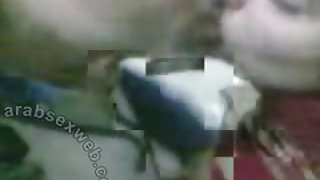 女孩自制的色情主导地位的色情在光天化日之下，偷走了拖