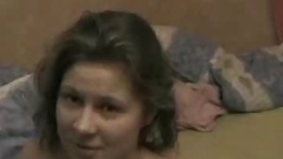 女孩与之角是一个关于黑暗中看色情片青少年和电