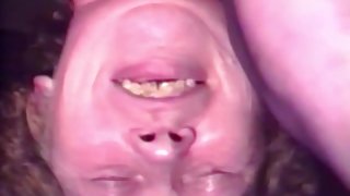 穿着性感的色情的妻子成熟的性感内衣到