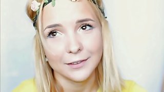 业余妈妈睡在卧室里赤身裸体，但是年轻的色情网上来