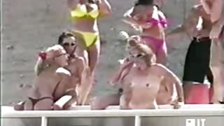 屁股的金发女郎和色情网站的下载视频偷窥狂那么妞了