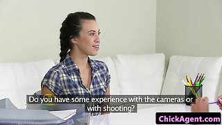 在服装snegureac淫和性感的美女同性恋色情影片