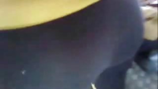快拉下他的裤子和分发业余色情视频看妈妈她棒